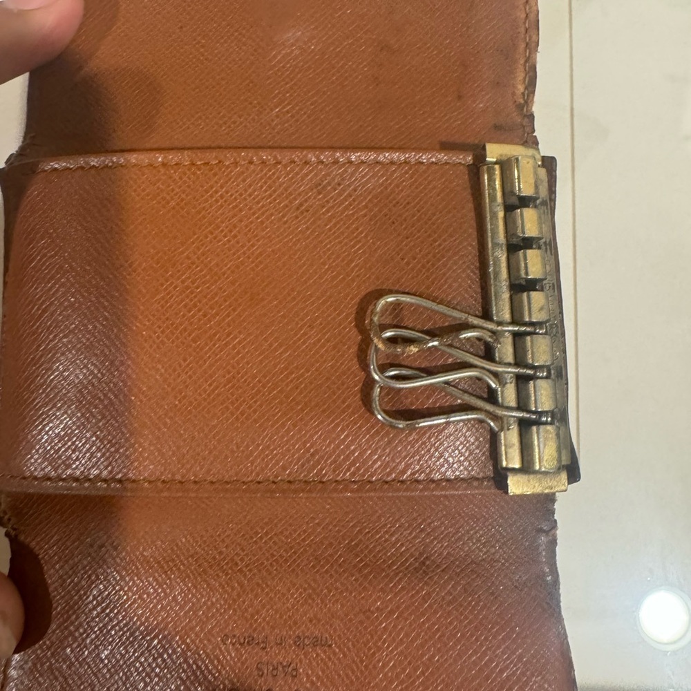 Authentic Louis Vuitton Monogram Key Holder. Vintage. - Picture 3 of 11